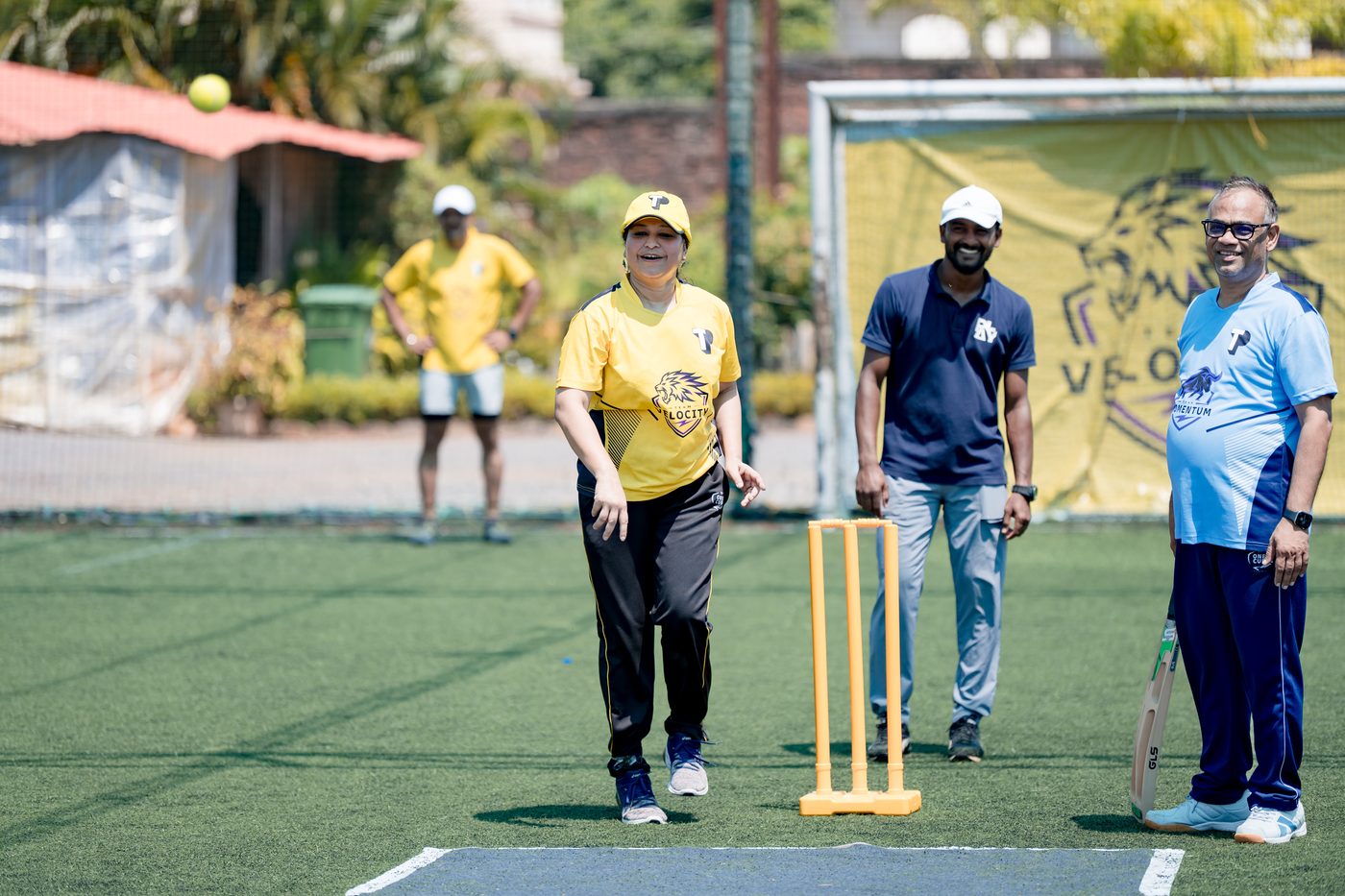 Cricket bowling — Velocity in yellow jerseys