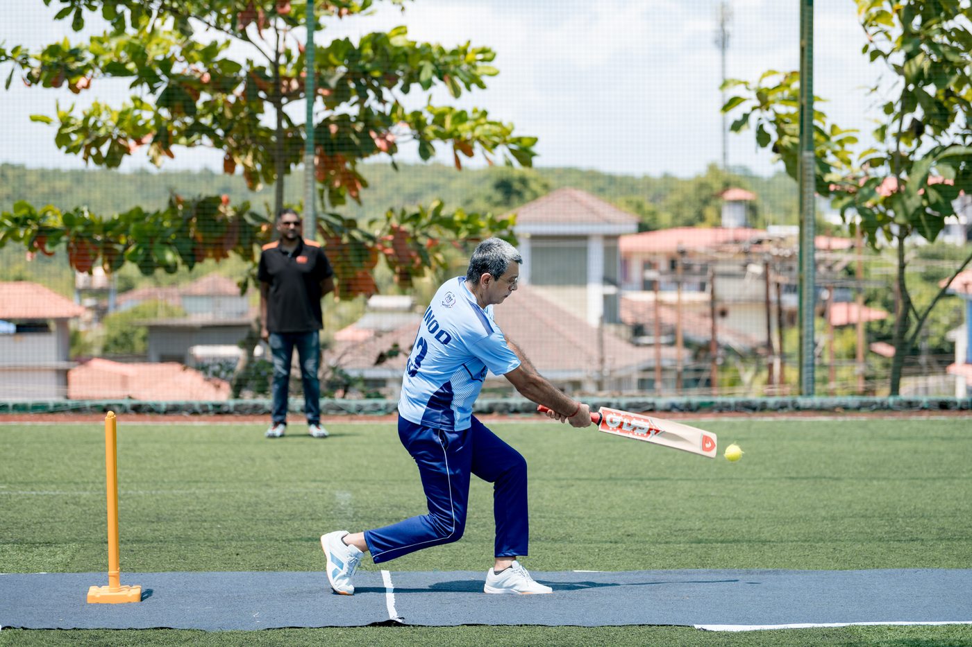 Senior executive batting cricket — Vinod, Momentum